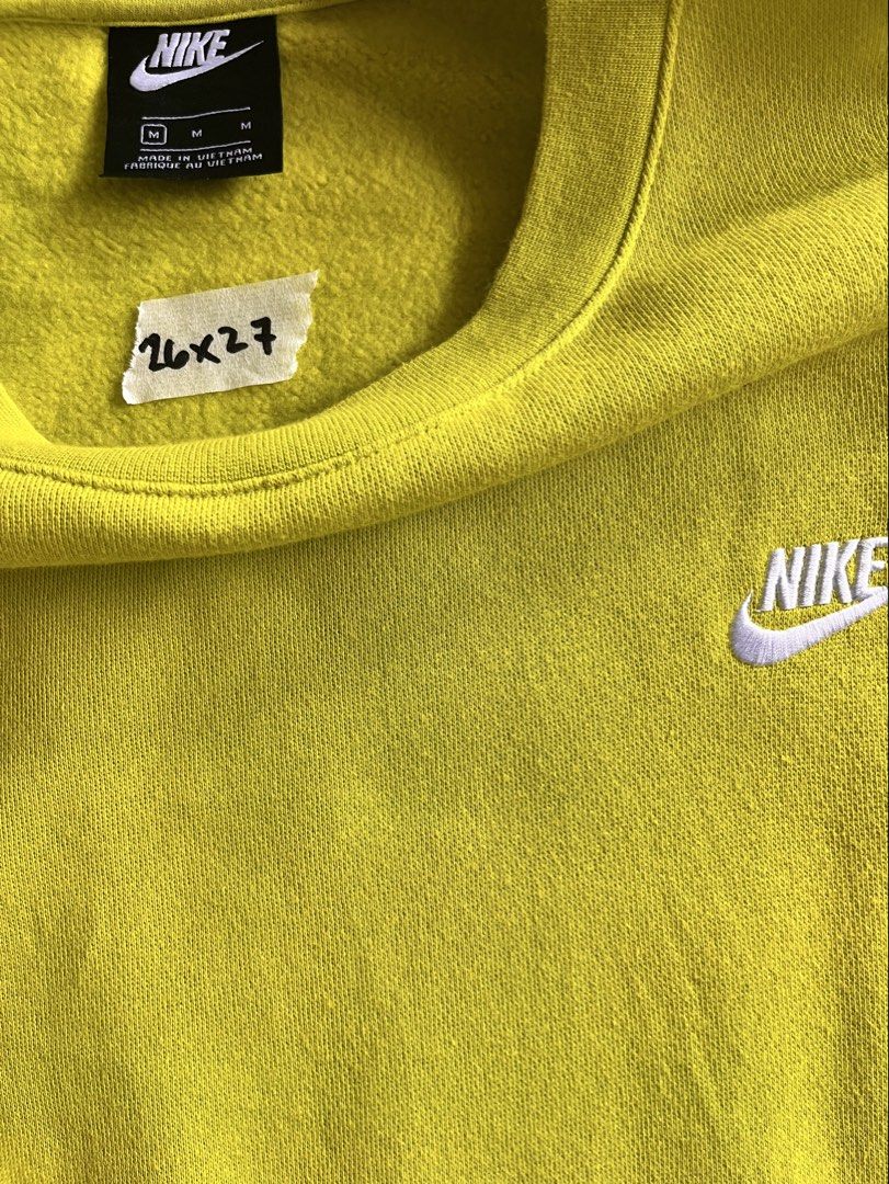 Nike (Category: Coats, Jackets and Outerwear) located in Manila. Submitted by lardo.599 (Listing ID 1464930237, Image 3). Description: Issue yellow stain washable Color rate 10/10 Condition 10/10 Dimes 26x27.