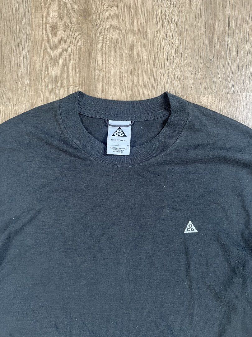 NIKE ACG ADV LONG-SLEEVE TOP (Category: Tshirts & Polo Shirts ) located in Angeles City. Submitted by mark.happenss (Listing ID 1464833251, Image 2). Description: NIKE ACG “GOAT ROCKS” ADV LONG-SLEEVE TOP Waist:20 Length:27.
