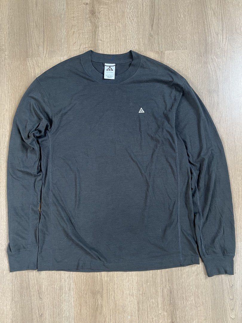 NIKE ACG ADV LONG-SLEEVE TOP (Category: Tshirts & Polo Shirts ) located in Angeles City. Submitted by mark.happenss (Listing ID 1464833251, Image 1). Description: NIKE ACG “GOAT ROCKS” ADV LONG-SLEEVE TOP Waist:20 Length:27.