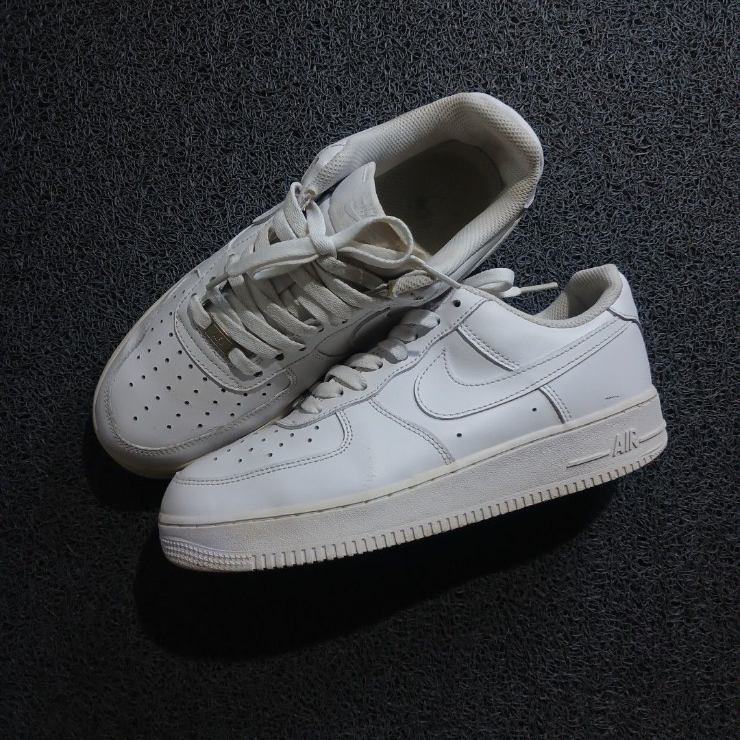 Nike Air Force 1 Low White (Category: Sneakers) located in Cagayan de Oro. Submitted by sapatos_series (Listing ID 1464927966, Image 1). Description: NlKĒ ÀF1 "TRÌPLE WHÌTE" 🔥 good condition us8.5 eur42 26.5cm 1699 +sf.