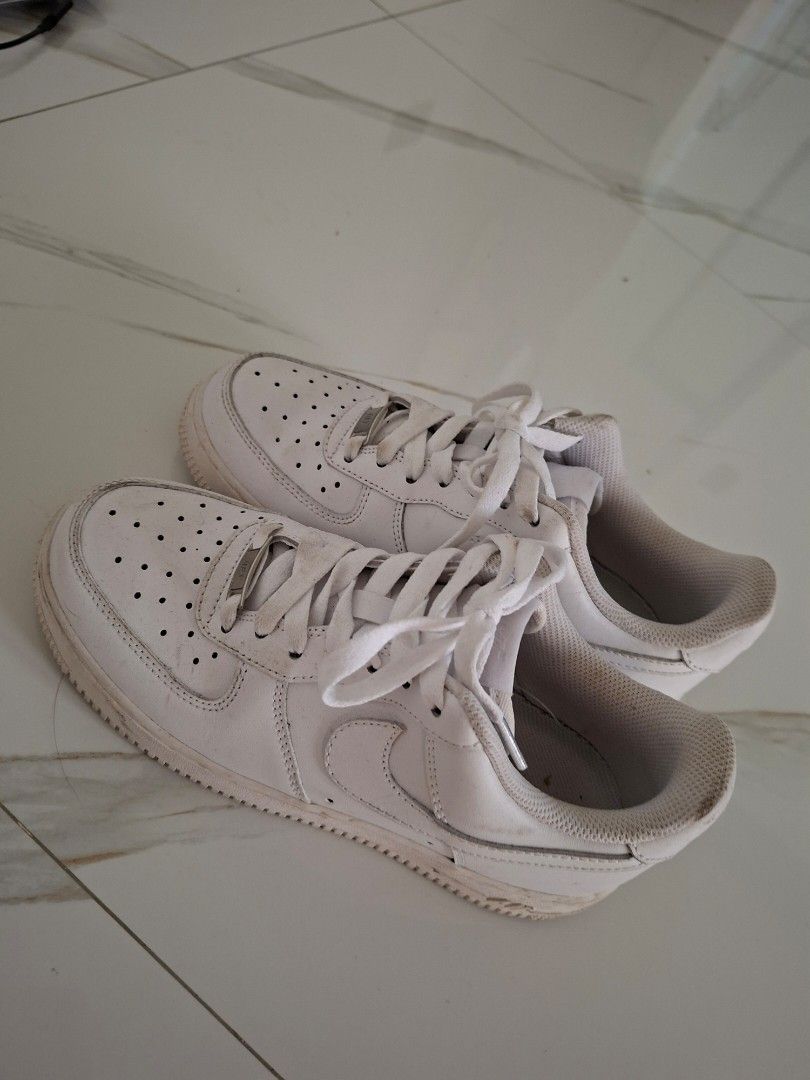Nike Air Force 1 White Low Sneakers (Category: Sneakers) located in Angeles City. Submitted by miho066_ (Listing ID 1464770940, Image 2). Description: - Authentic Nike Air Force 1 Low top sneakers in classic white - Iconic chunky silhouette with breathable perforated toe box - Premium white leather upper with matching laces and silver AF1 lace dubraes - Durable rubber sole with solid traction - Condition: Regular wear with minor creasing and dust