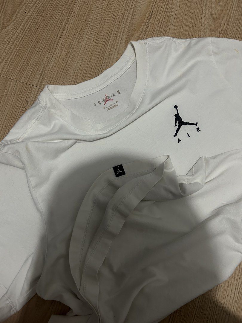 Nike Air Jordan (Category: Tshirts & Polo Shirts ) located in Pateros City. Submitted by _ramonparian (Listing ID 1464895717, Image 2). Description: W: 21 L: 27 Issue: Stain.