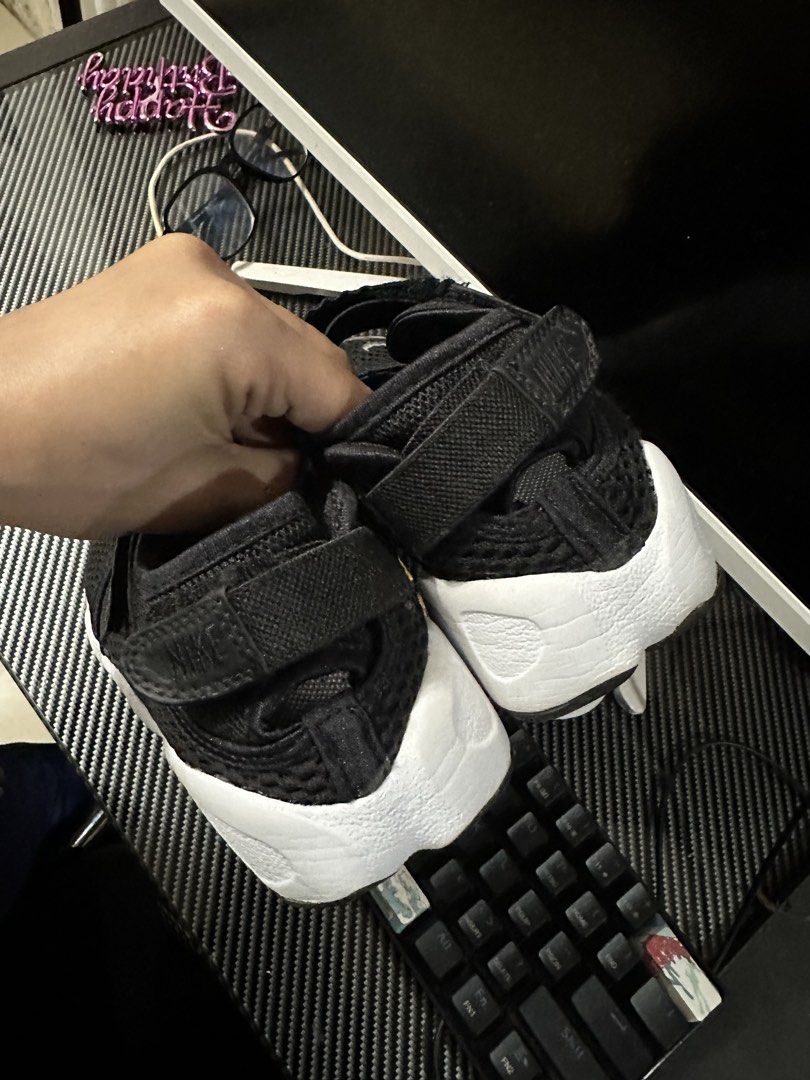 Nike Air Rift Tabi Sneakers (Category: Sneakers) located in Butuan. Submitted by wear.next (Listing ID 1464924020, Image 3). Description: Size 8us No box.