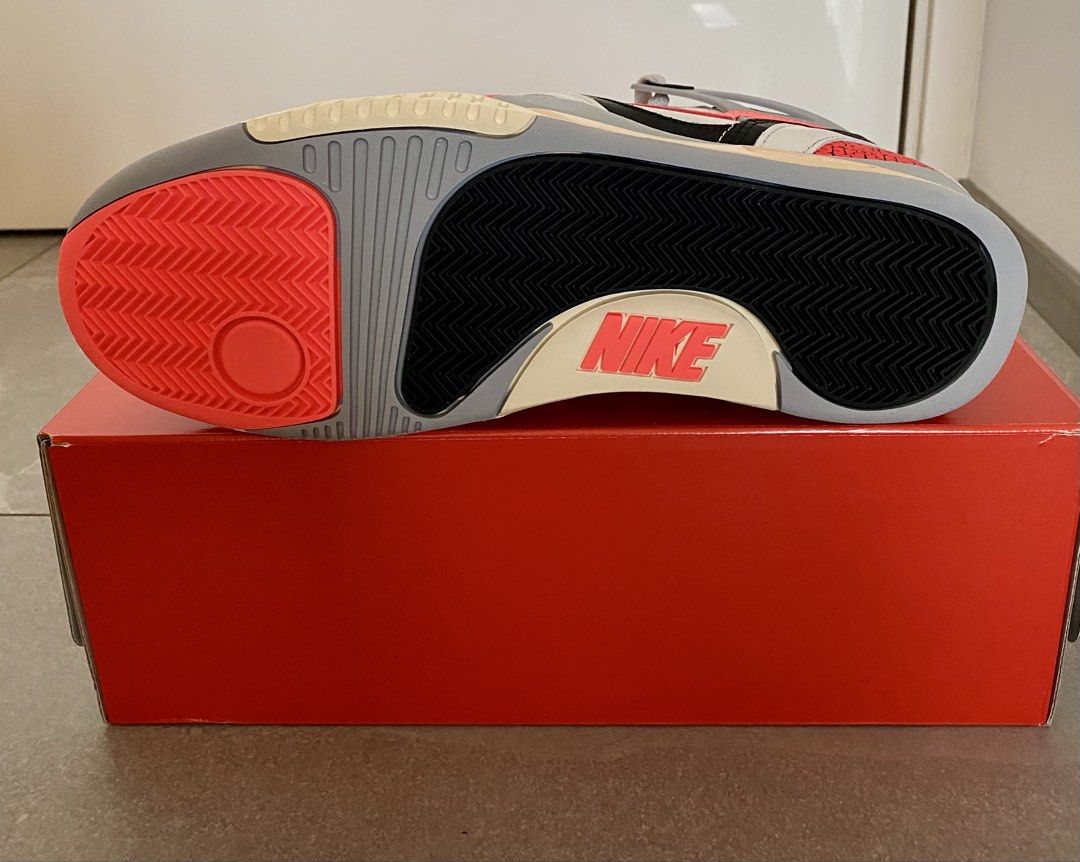 Nike Air Tech Challenge II QS (US10.5) （分類：波鞋）位於 Hong Kong。 由 h99693 提交（商品編號 1464840875，圖片 4）。簡介： Nike Air Tech Challenge II QS 經典網球鞋，配色係 Hot Lava。Phantom 白灰黑配螢光紅細節，極具復古感。US10.5 / EUR44.5 碼，連原裝鞋盒同吊牌。MTR 沿線面交。。