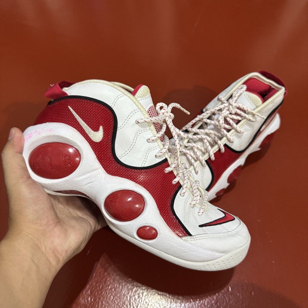NIKE AIR ZOOM FLIGHT 95 "TRUE RED" (Category: Sneakers) located in Pasig City. Submitted by buzzthrifty (Listing ID 1464892897, Image 1). Description: SIZE US 7 EURO40/ 25CM EXCELLENT CONDITION NO BOX ONLY .