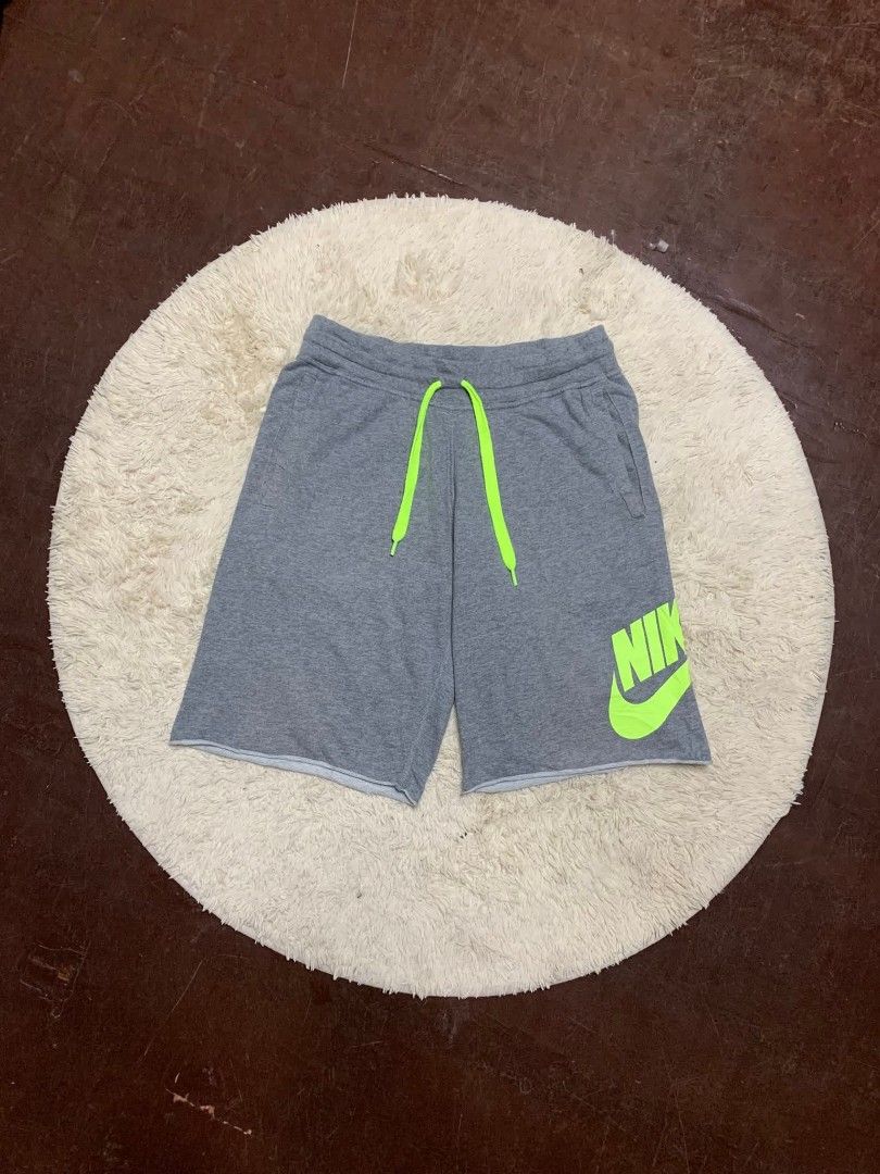 Nike alumni (Category: Shorts) located in Lianga. Submitted by legitseller12345678 (Listing ID 1464842606, Image 2). Description: Nike alumni📌 Excellent to new 9.8/10 Color rate Waistline 30-34 Length 21 Solid nito💯 Mine 800 plus sf Payment first Unli vouch/can do Vc with the items for safety and assurance😊 Mode of payment: Gcash Courier: J&T Location: Lianga, surigao del dur. Mindanao Mine or Dm to purchase📩.