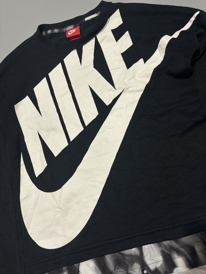 Nike Big Logo Sweatshirt (Category: Coats, Jackets and Outerwear) located in Tacloban City. Submitted by katimmyroy (Listing ID 1464882017, Image 3). Description: Dimensions: 20x24 Size XS on tag Good Condition Minimal Pinholes (Hem part, nylon).