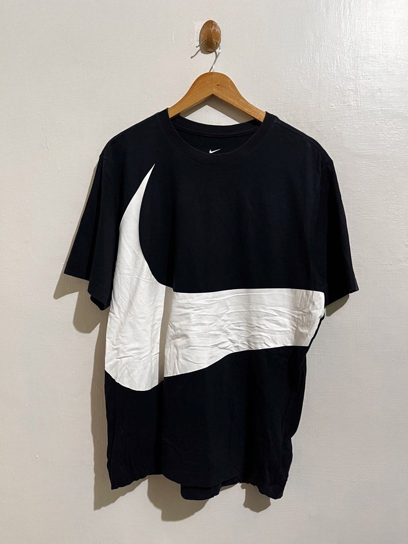 NIKE BIG SWOOSH (Category: Activewear) located in Sagay. Submitted by jan_arvene (Listing ID 1464966584, Image 2). Description: 📌 Nike big swoosh 28” length 23” width Best fit XL XXL on tag Good condition and color rate Pm.