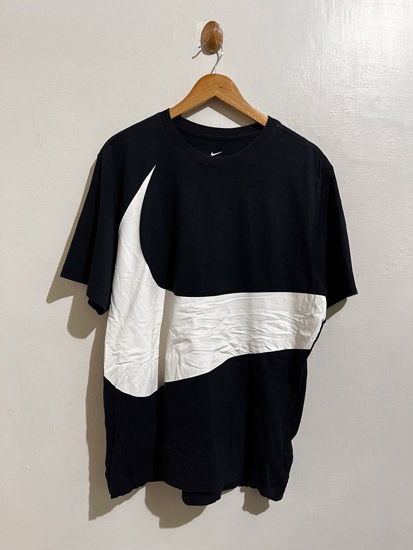 NIKE BIG SWOOSH (Category: Activewear) located in Sagay. Submitted by jan_arvene (Listing ID 1464966584, Image 1). Description: 📌 Nike big swoosh 28” length 23” width Best fit XL XXL on tag Good condition and color rate Pm.