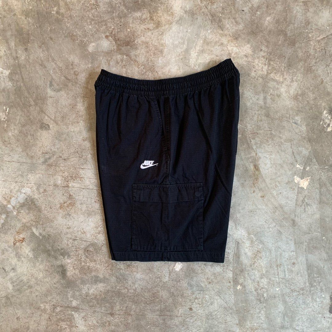 Nike Black Cargo Shorts Size XL (Category: Shorts) located in Manila. Submitted by emplysthrift. (Listing ID 1464897442, Image 1). Description: Actual dimes on tapemeasure Waist "32 to 35 Length "21 Excellent Condition Colorrate: 9.3/10 Flaws: minors white stains ( di naman po sya ganon ka halata at kalala sa personal kasi nakukulobot po yung shorts) Unli vouch/vc for safe transactions 📲 Location: Laspinas City, Metro Manila, Brngy Talon Uno. 📍