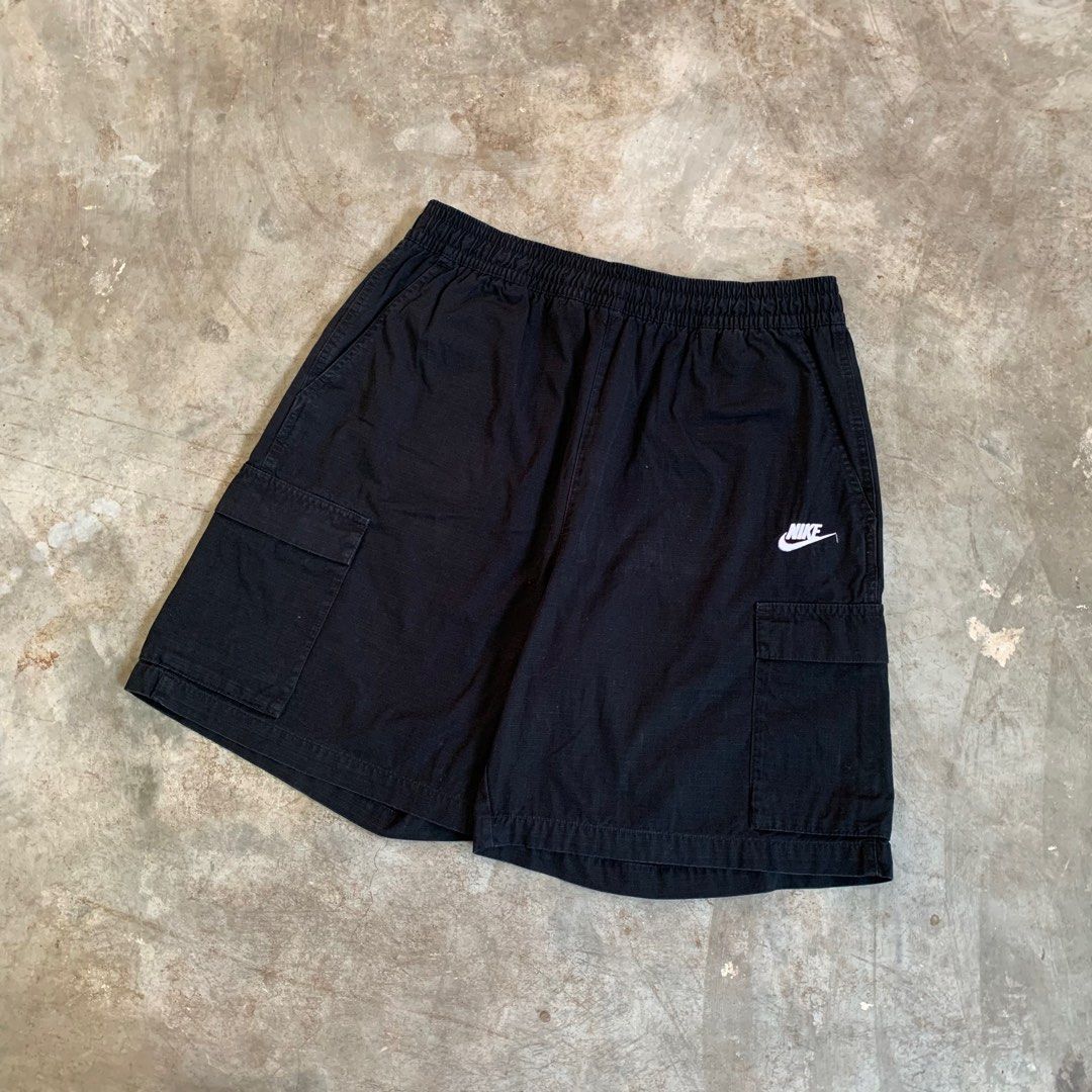 Nike Black Cargo Shorts Size XL (Category: Shorts) located in Manila. Submitted by emplysthrift. (Listing ID 1464897442, Image 3). Description: Actual dimes on tapemeasure Waist "32 to 35 Length "21 Excellent Condition Colorrate: 9.3/10 Flaws: minors white stains ( di naman po sya ganon ka halata at kalala sa personal kasi nakukulobot po yung shorts) Unli vouch/vc for safe transactions 📲 Location: Laspinas City, Metro Manila, Brngy Talon Uno. 📍