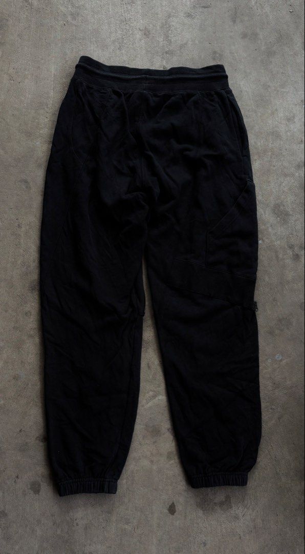 Nike Black Jogger Sweatpants Size L (Category: Joggers) located in Naga. Submitted by ajrc.shop (Listing ID 1464793306, Image 2). Description: Nike Fleece Jogger Sweat Pants Diagonal Zipper ✅Size: L ✅Width: 30-38 ✅Length: 38 ✅Color Rate: 9/10 ✅Issue: None ✅Need Wash ✅Location: Bicol Naga City, Camarines Sur ✅Courier: J&T Express/Flash Express ✅MOP: Gcash only.