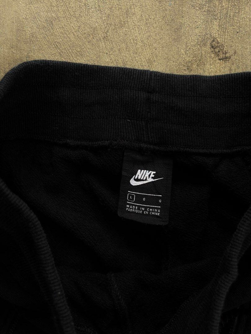 Nike Black Jogger Sweatpants Size L (Category: Joggers) located in Naga. Submitted by ajrc.shop (Listing ID 1464793306, Image 3). Description: Nike Fleece Jogger Sweat Pants Diagonal Zipper ✅Size: L ✅Width: 30-38 ✅Length: 38 ✅Color Rate: 9/10 ✅Issue: None ✅Need Wash ✅Location: Bicol Naga City, Camarines Sur ✅Courier: J&T Express/Flash Express ✅MOP: Gcash only.