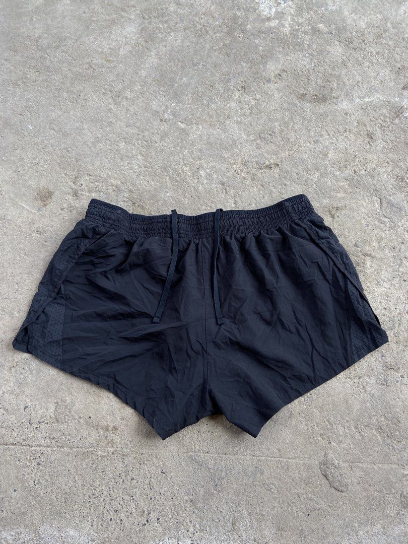 Nike Black short above the knee (Category: Shorts) located in Cavite. Submitted by abasolo_jv (Listing ID 1464800118, Image 3). Description: Good Condition no issues 10/10 color rate need wash fresh from bale m on tag 30-34x10 Dimes try to offer❤️ .