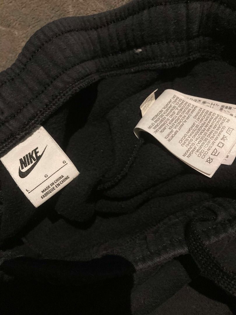 Nike black sweatpants with drawstring waist (Category: Joggers) located in Bulacan. Submitted by foundnfold (Listing ID 1464888845, Image 3). Description: Nike black sweatpants with drawstring waist FITTINGS: relaxed fit WAIST: 31-36 LENGTH: 39 Inch - Condition: Good, with minor zonrox splatters near the bottom of the right leg COLOR RATE: 7.5/10.