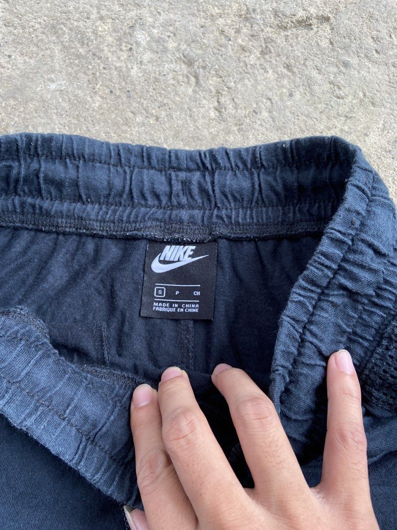 Nike Blue short Above the knee (Category: Shorts) located in Cavite. Submitted by abasolo_jv (Listing ID 1464800509, Image 3). Description: good condition blue 9.8/10 color rate no issue need wash only fresh from bale 28-32x12 Dimes s on tag.