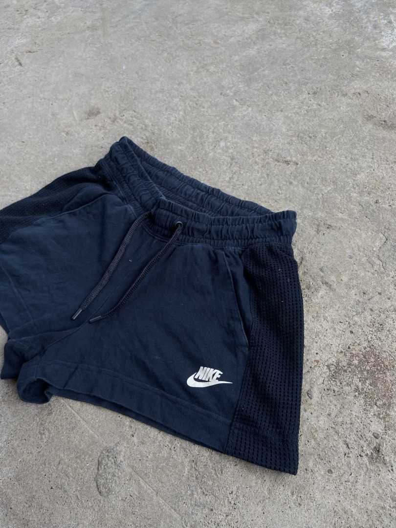 Nike Blue short Above the knee (Category: Shorts) located in Cavite. Submitted by abasolo_jv (Listing ID 1464800509, Image 2). Description: good condition blue 9.8/10 color rate no issue need wash only fresh from bale 28-32x12 Dimes s on tag.