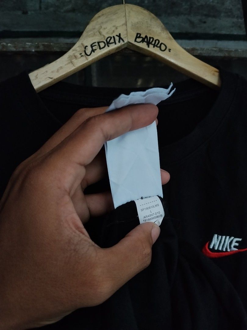 Nike Clubfleece Shirt Black (Category: Tshirts & Polo Shirts ) located in Pasay City. Submitted by swoosh_collector (Listing ID 1464875849, Image 3). Description: Nike Clubfleece Shirt Black Red Embroidery Logo •Size Large on Tag •Dimes W 22 | L 28 •Colorate 9/10 •Excellent Condition •Authentic/Original •No Flaws or Hidden Issues •Complete Tags DM for more info 📩.