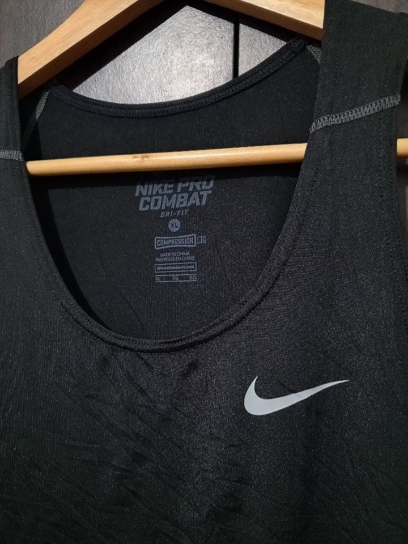 Nike core compression tank 2.0 (Category: Activewear) located in Santa Maria. Submitted by paulo-garcia21 (Listing ID 1464909027, Image 3). Description: xl on tag 16.5 by 28.5 no flaws excellent condition.