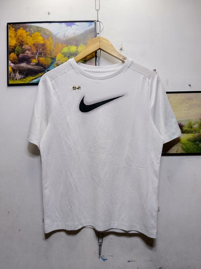 nike dri fit tee (Category: Tshirts & Polo Shirts ) located in Valenzuela. Submitted by joshwrldselection (Listing ID 1464907782, Image 1). Description: small excellent condition need wash only thrift..