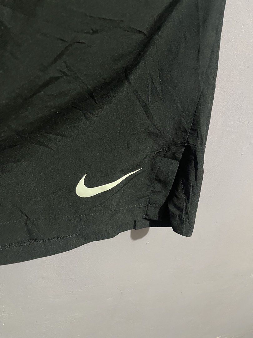 Nike Dri-Fit Swoosh Shorts (Category: Shorts) located in Angeles City. Submitted by andreiboughts (Listing ID 1464867403, Image 2). Description: Length: 20.5 Waist: 32-42 (Strechable) Condition: 9.7/10 Color rate: 10/0 Issue (s): small pinhole Complete Tags ✅ XXLon tag .