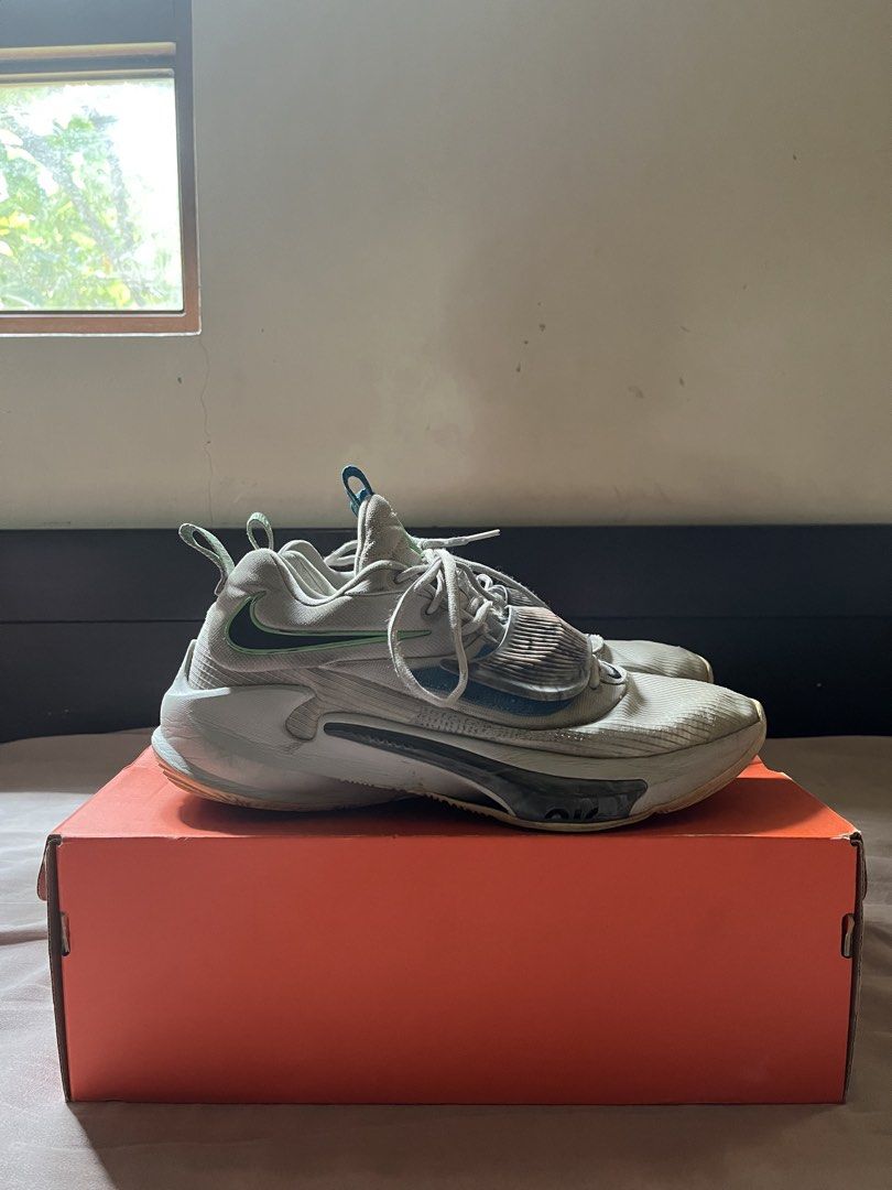 2 pair of Nike Freak 3 (Category: Sneakers) located in Manila. Submitted by tanfinds (Listing ID 1464799069, Image 1). Description: “Freeak 3 grey fog” Size 10 - 1,200 “freak 3 clear emerald” Size 9.5 - 1000 Negotiable!!! Pm lang!! Issue A little bit yellowish and no Og box but got box replacement LOC- MUNTINLUPA CITY.