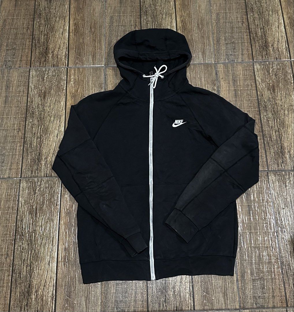NIKE JACKET (Category: Coats, Jackets and Outerwear) located in Manila. Submitted by urban-vintage_2 (Listing ID 1464926093, Image 1). Description: ISSUE: FADED HOODIE ( NEED WASH ) MOP :GCASH ( NO COD ) SHIP VIA : LALAMOVE & J&T LOCATION : PASIG CITY LENGTH : 25 WIDTH : 17-18.
