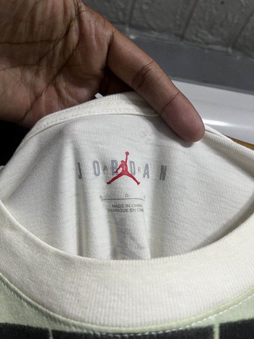 Nike Jordan Repeat 3-Peat Graphic Tee Size L (Category: Tshirts & Polo Shirts ) located in Cabuyao City. Submitted by undergroundthrift03 (Listing ID 1464905472, Image 3). Description: Authentic Jordan Graphic Design Dimes: 22 X 28 Colorate: 9.8/10 Conditin: 9.8/10 Issue: None Mode of payment: Gcash (pay now ship now) Mode of shipping: J&t Express .