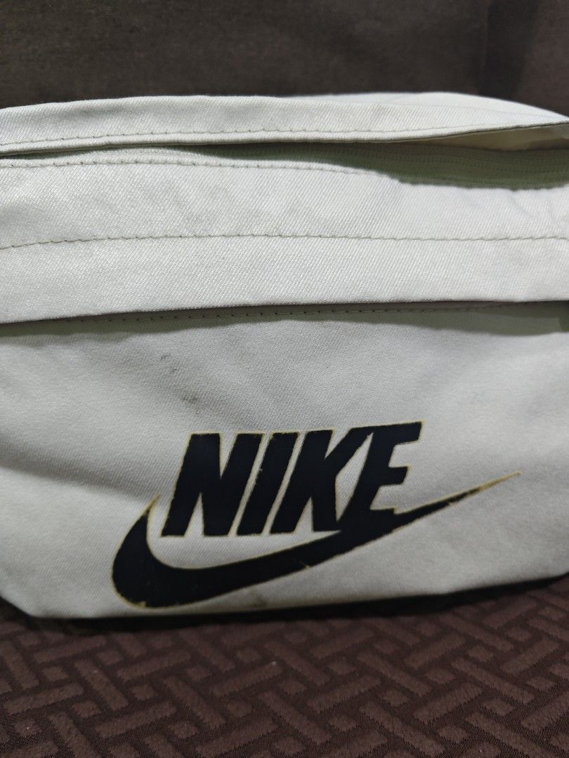 Nike large body/belt bag (Category: Belt bags, Clutches and Pouches) located in Pili. Submitted by zaneombao03491 (Listing ID 1464895785, Image 2). Description: .