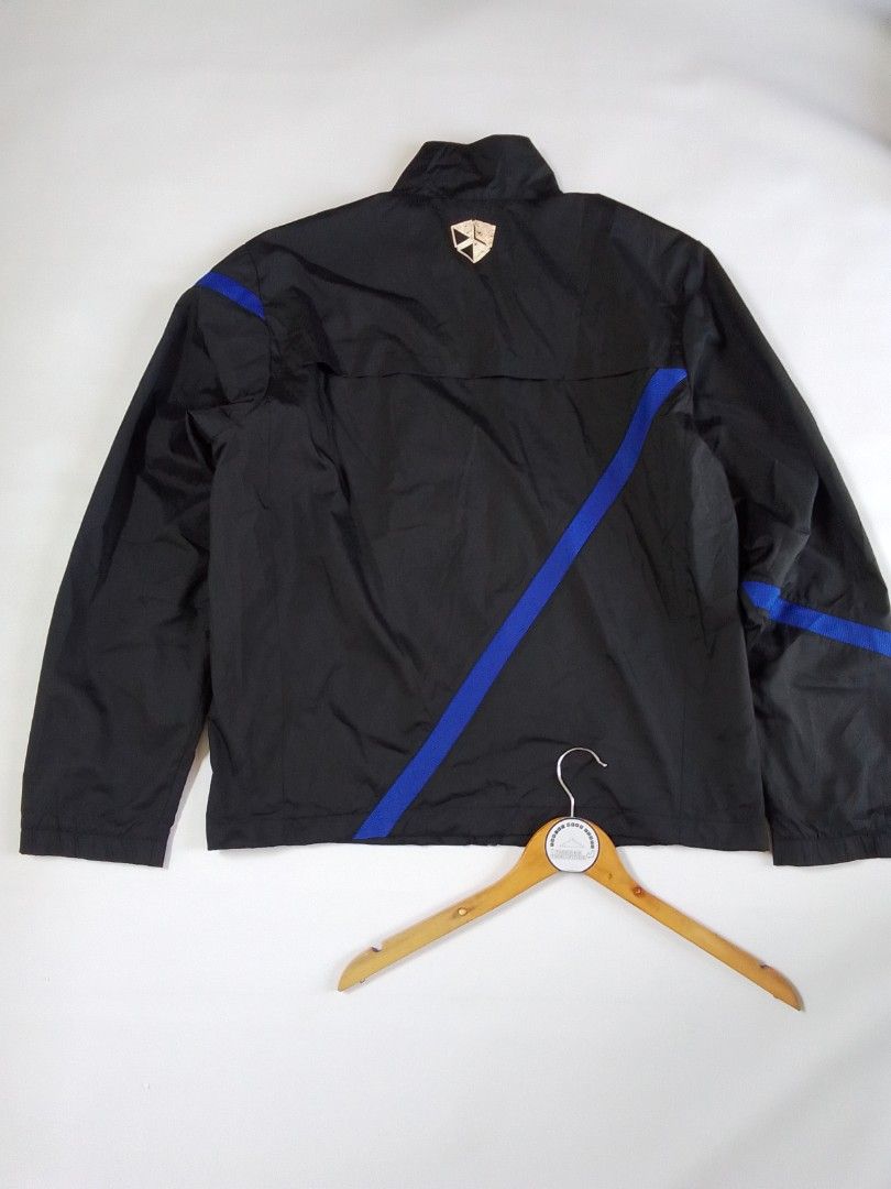 Nike Manchester United Black Blue Track Jacket (Category: Coats, Jackets and Outerwear) located in Malilipot. Submitted by santosbolofer (Listing ID 1464802029, Image 2). Description: Nike Manchester United Black Blue Track Jacket XL on tag Length 27.5 Width 24 10/10 colorate Issue missing Handle zipper Minor scratch , crack print 550 plus sf Loc. Bicol.