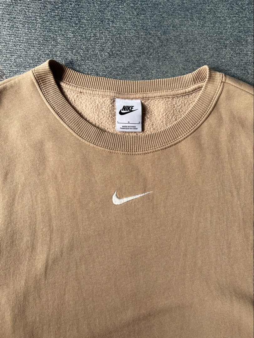 Nike Mid Swoosh Long Sleeve (Category: Coats, Jackets and Outerwear) located in Paranaque City. Submitted by mackraven260159 (Listing ID 1464887925, Image 2). Description: 23.5 x 28.