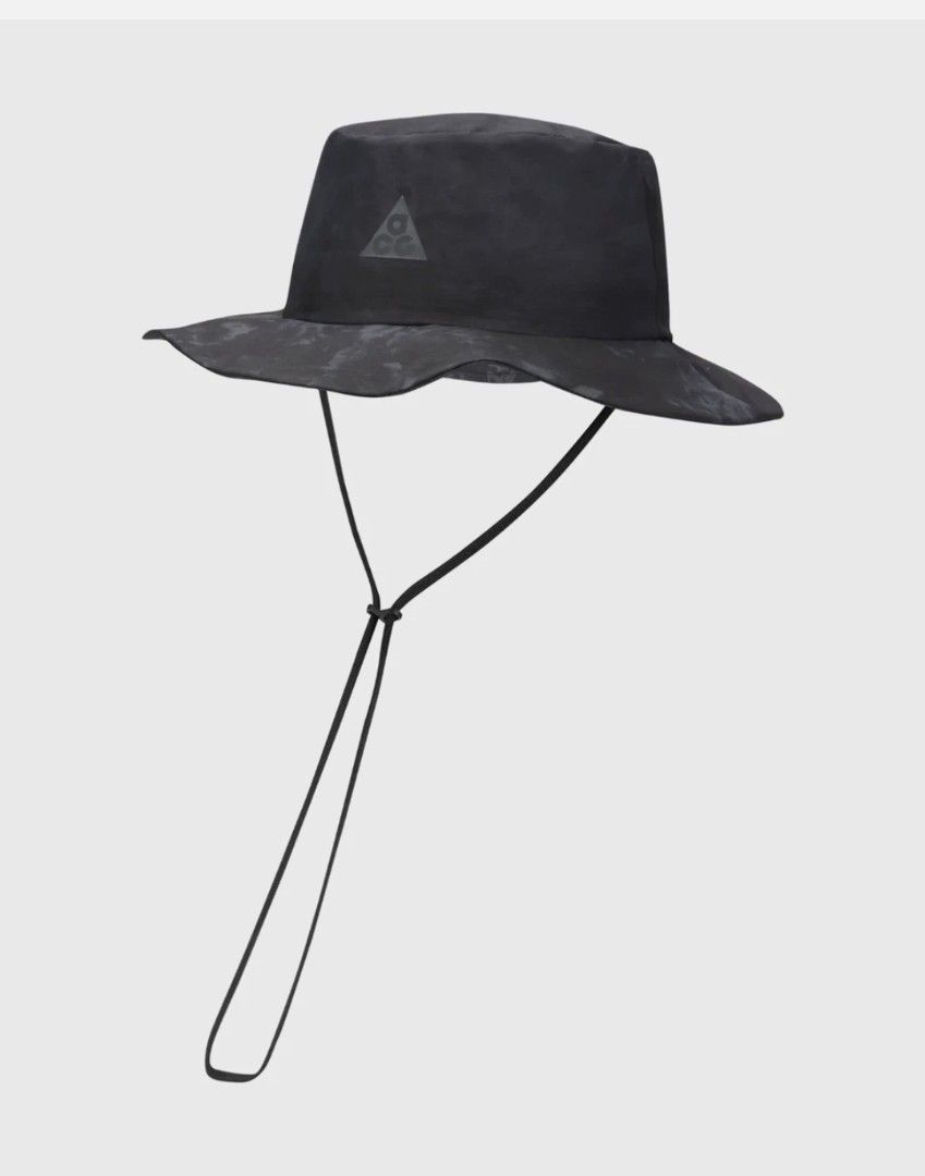 Nike NRG ACG Warm Bucket Hat (Category: Caps & Hats) located in Iloilo. Submitted by mnky.bsns03 (Listing ID 1464789307, Image 3). Description: 9.5/10 Color rate No issues M/L.