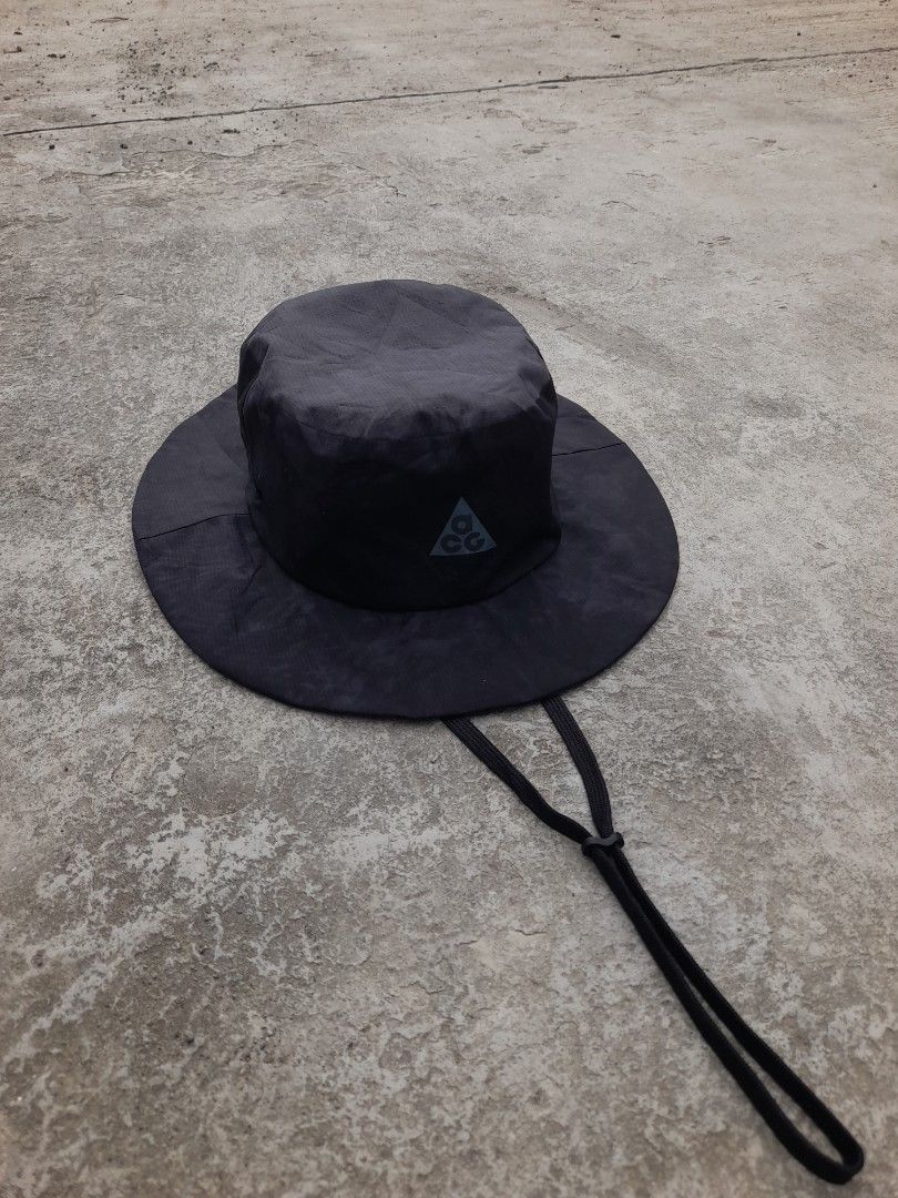 Nike NRG ACG Warm Bucket Hat (Category: Caps & Hats) located in Iloilo. Submitted by mnky.bsns03 (Listing ID 1464789307, Image 1). Description: 9.5/10 Color rate No issues M/L.