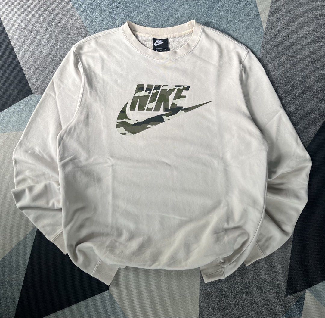 Nike Off White Camou Pattern Long Sleeve (Category: Coats, Jackets and Outerwear) located in Paranaque City. Submitted by mackraven260159 (Listing ID 1464887419, Image 1). Description: 22-23 x 28.