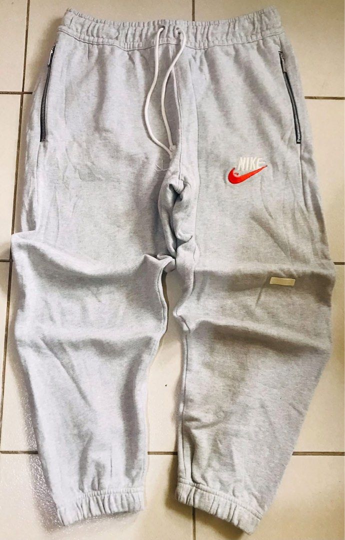 nike pants🔥 (Category: Joggers) located in Tanay. Submitted by drthriftthree (Listing ID 1464827290, Image 2). Description: excellent condition!.