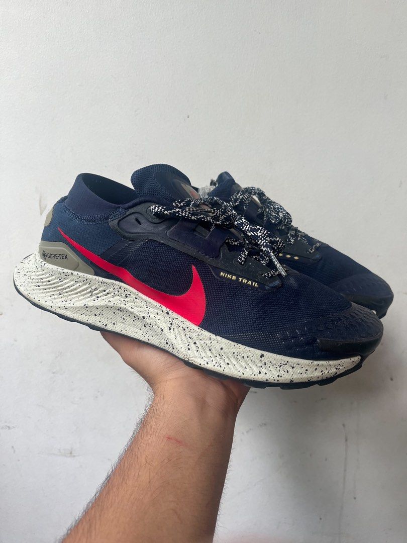 NIKE PEGASUS TRAIL GORETEX (Category: Sneakers) located in Davao. Submitted by darichqt (Listing ID 1464889149, Image 1). Description: US 10.5.