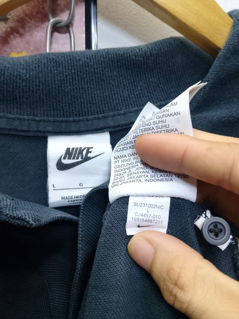 nike polo tee (Category: Tshirts & Polo Shirts ) located in Valenzuela. Submitted by joshwrldselection (Listing ID 1464897813, Image 3). Description: medium - large very good condition sign of use on collar neck thrift..