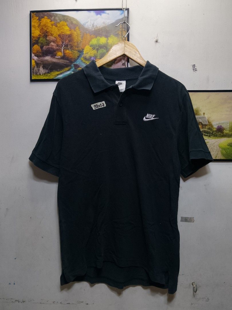 nike polo tee (Category: Tshirts & Polo Shirts ) located in Valenzuela. Submitted by joshwrldselection (Listing ID 1464897813, Image 1). Description: medium - large very good condition sign of use on collar neck thrift..