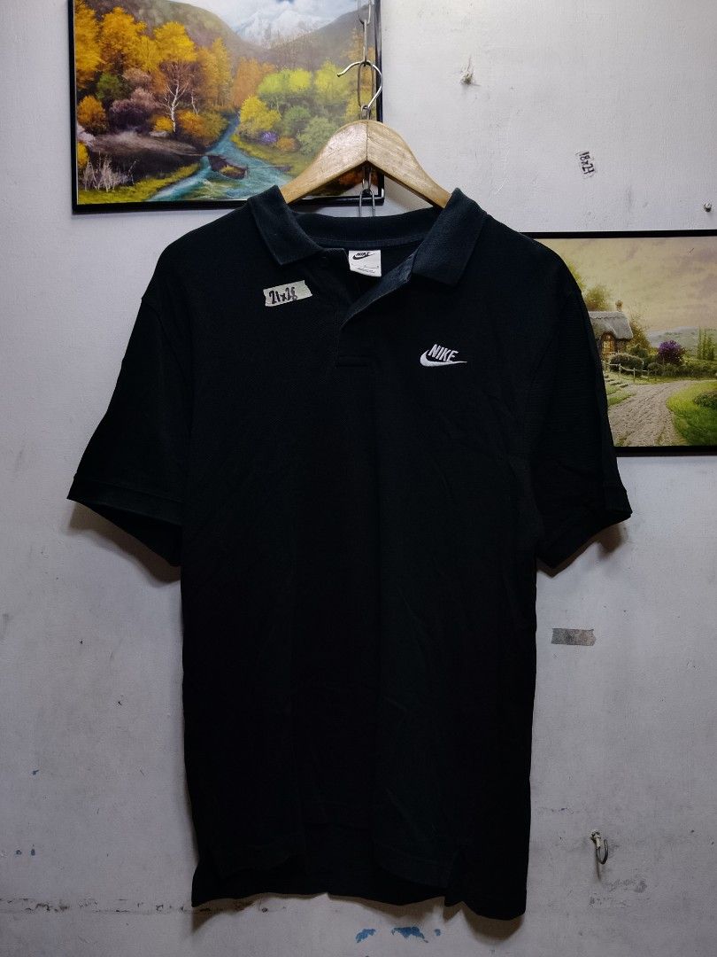 nike polo tee (Category: Tshirts & Polo Shirts ) located in Valenzuela. Submitted by joshwrldselection (Listing ID 1464897991, Image 1). Description: medium - large very good condition sign of use on neck collar thrift..