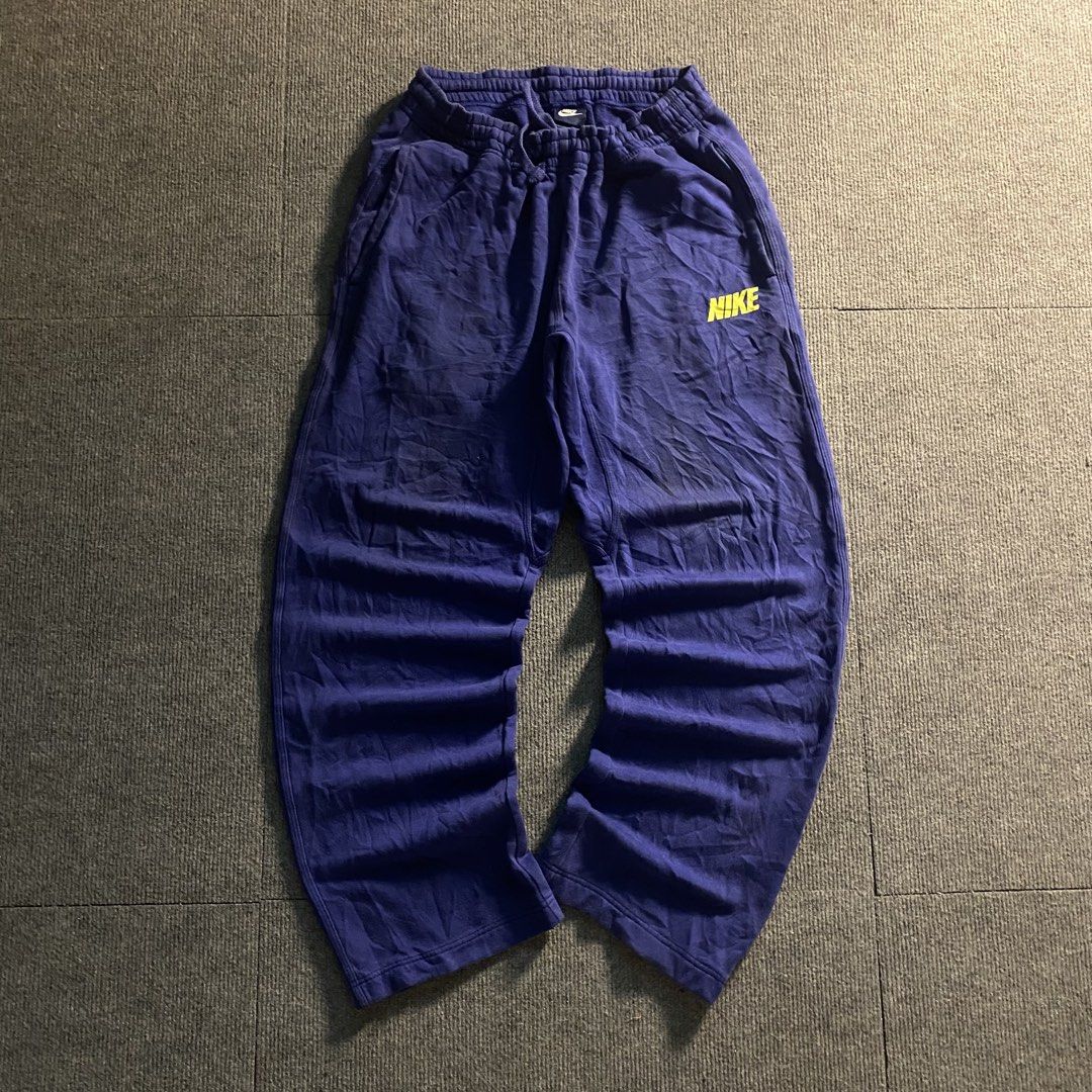 Nike Purple Sweatpants Drawstring Waist Size M (Category: Joggers) located in Malaybalay. Submitted by mat.loots (Listing ID 1464822741, Image 1). Description: - Brand: Nike - Color: Purple with yellow logo - Size: Medium (M) - Fit: Adjustable drawstring waist, elasticated waistband and cuffs - Details: Printed yellow Nike text logo on left thigh - Interior: Cozy fleece material for maximum comfort - Origin: Made in Pakistan - Condition/Use: Perf