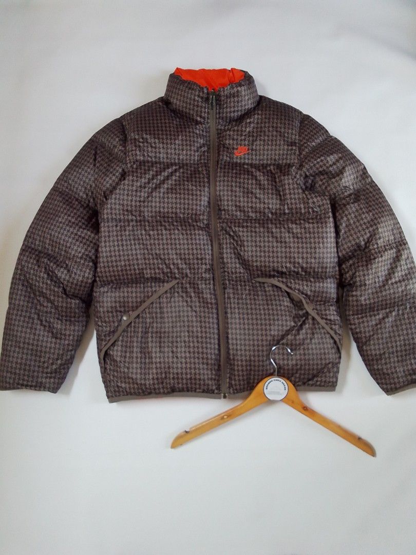 Nike Reversible Puffer Jacket Houndstooth Orange Size L (Category: Coats, Jackets and Outerwear) located in Malilipot. Submitted by santosbolofer (Listing ID 1464802472, Image 1). Description: Nike Reversible Puffer Jacket Houndstooth Orange Large on tag Length 28.5 Width 23 10/10 colorate Issue minor loose stitch 750 plus sf.
