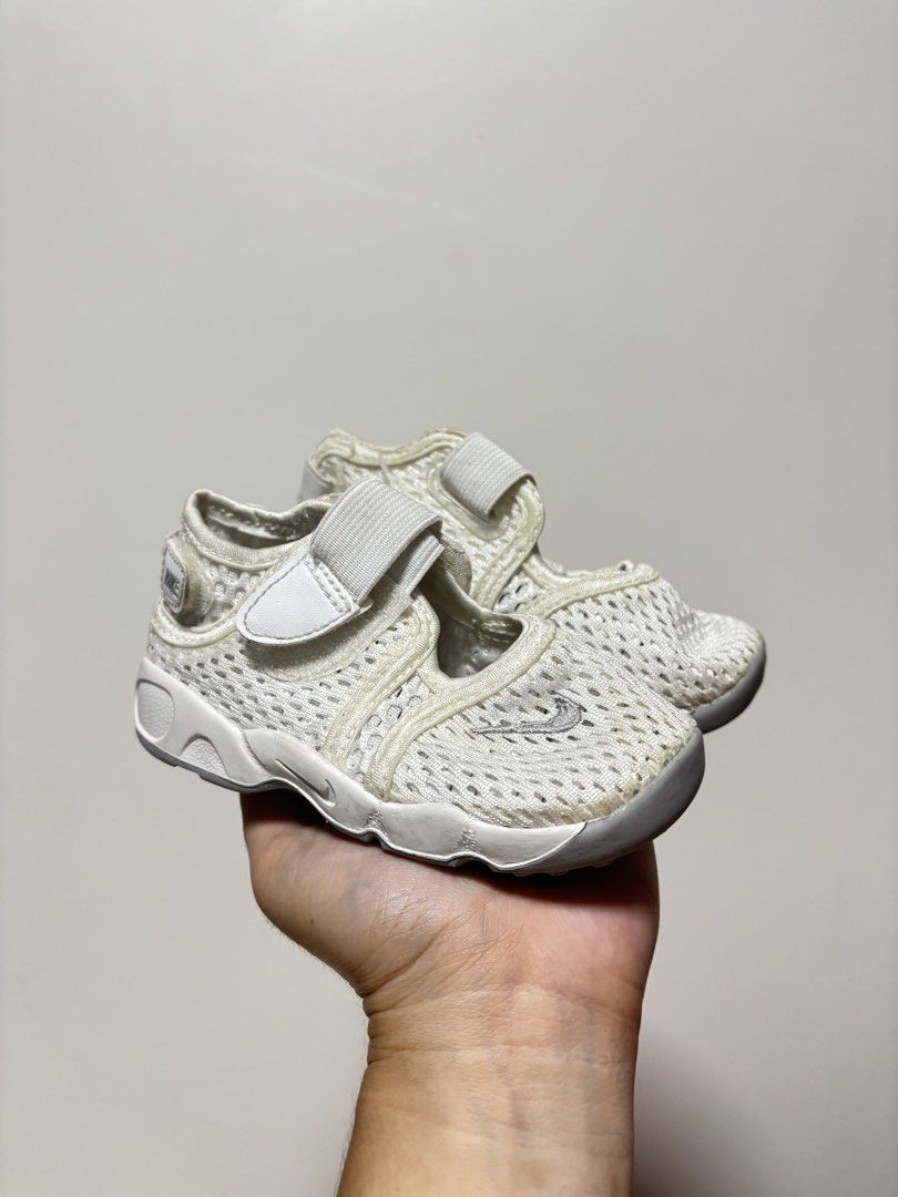Nike rift kids (12cm) (Category: Babies & Kids Fashion) located in Imus. Submitted by littlebooythriftstore (Listing ID 1464798316, Image 2). Description: Bqcoor.