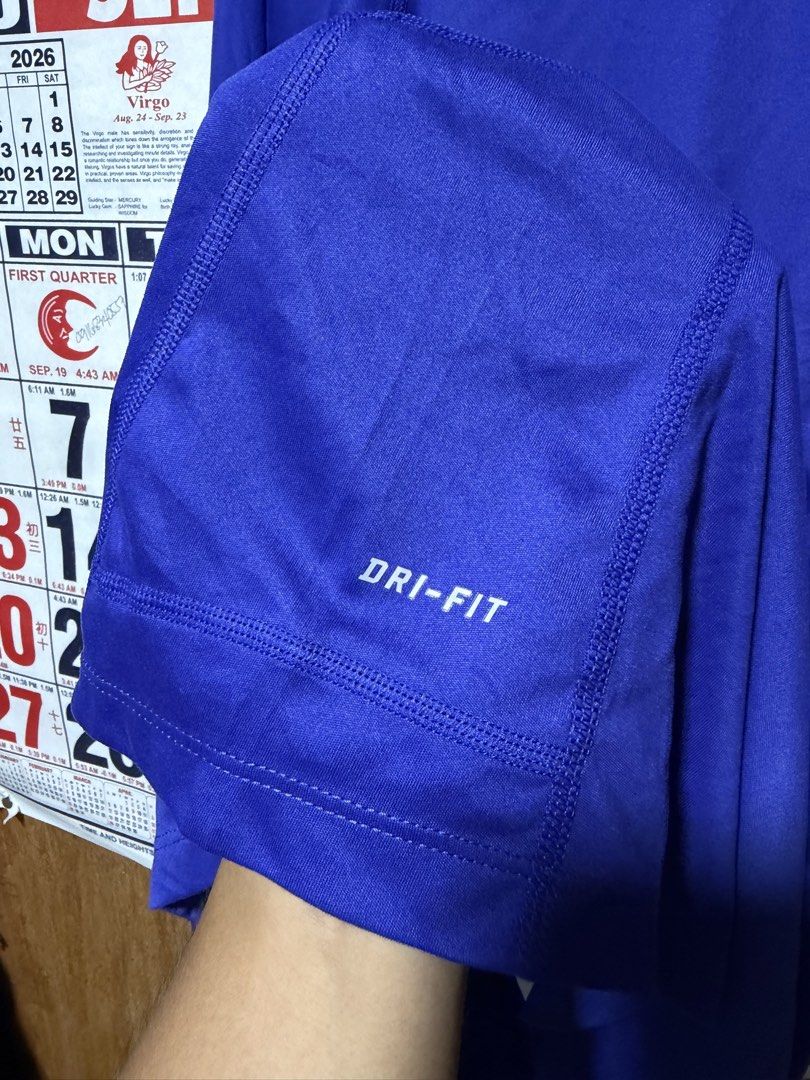 Nike running long sleeve (Category: Swim Top & Rash Guards) located in Quezon City. Submitted by ree3_dr0pp2k25 (Listing ID 1464777381, Image 3). Description: Size XS Brand new with hangtag.