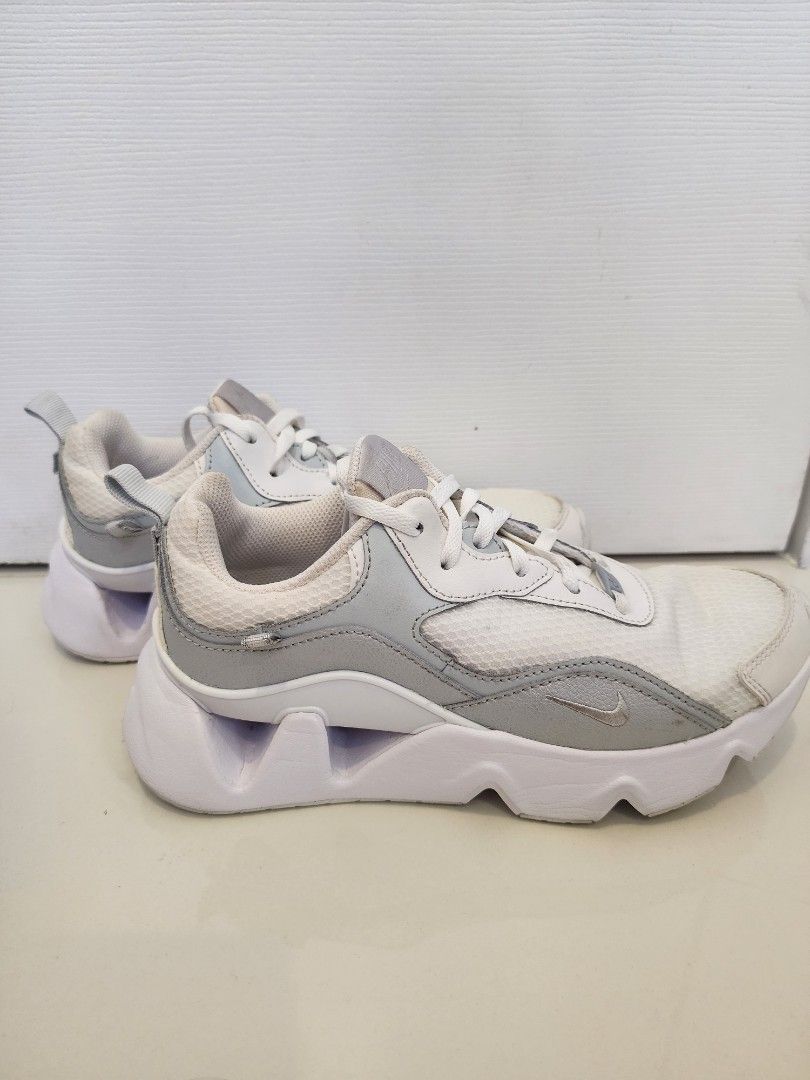 Nike RYZ 365 II Size 7 (Category: Sneakers) located in Quezon City. Submitted by pinkyshang (Listing ID 1464825986, Image 2). Description: - Brand/Model: Nike RYZ 365 II - Design: Chunky wavy soles with a breathable mesh upper - Features: Lace-up front with branded lace locks and heel pull tabs for easy wearing - Comfort: Fitted with comfort insoles - Condition: Uppers are still clean, minor dirt on outsoles from light wear - Bought this for 4,30