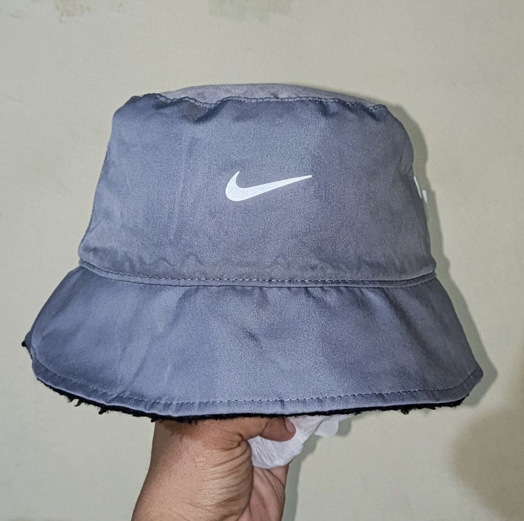 NIKE SHERPA BUCKET HAT (Category: Caps & Hats) located in Sipocot. Submitted by quickpickstuff (Listing ID 1464777787, Image 2). Description: NIKE SHERPA REVERSIBLE BUCKET HAT GOOD AS NEW CONDITION medium to large on tag.