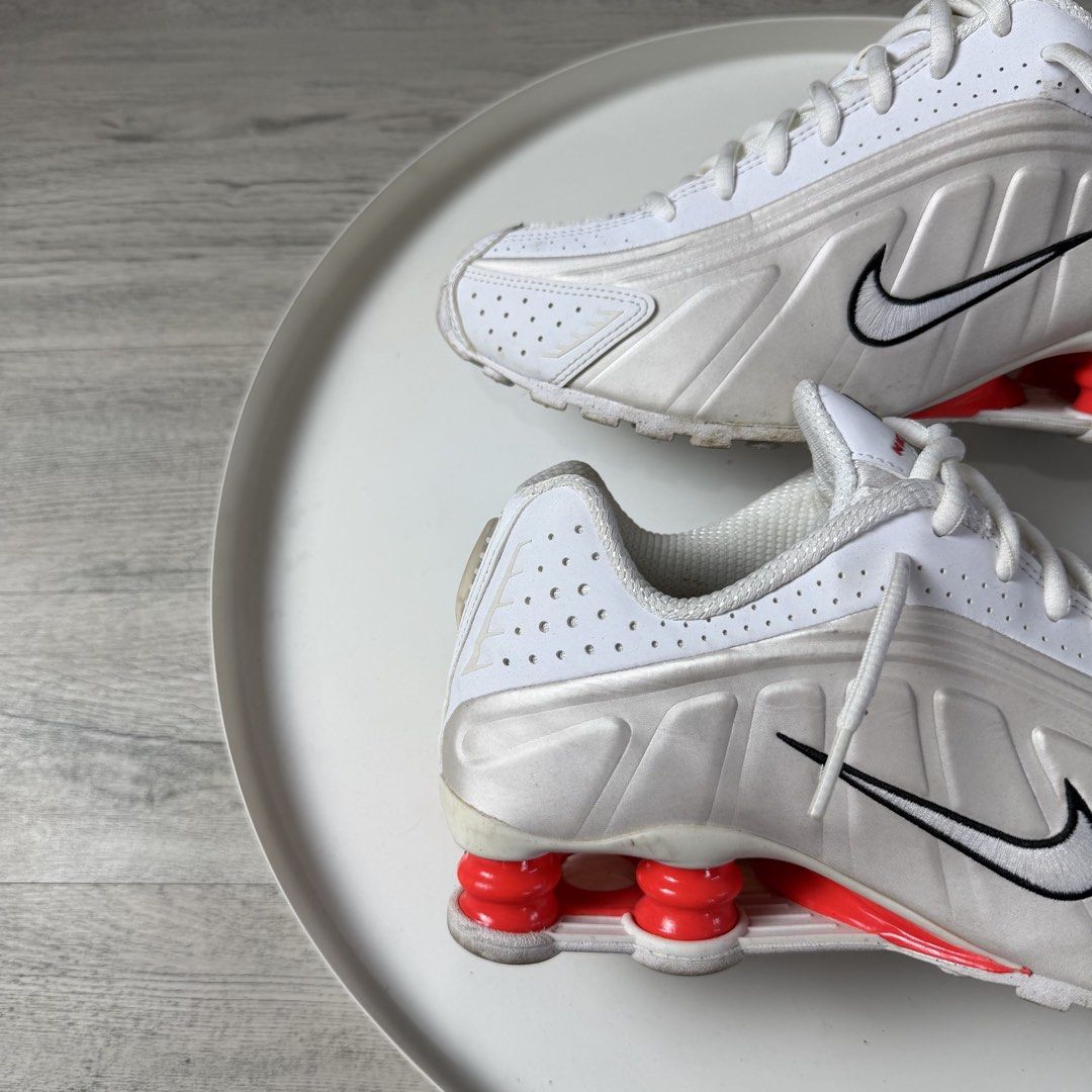 Nike Shox R4 (Category: Sneakers) located in Valenzuela. Submitted by wornagainstudios (Listing ID 1464883865, Image 2). Description: Used twice 9wmns 8mns.