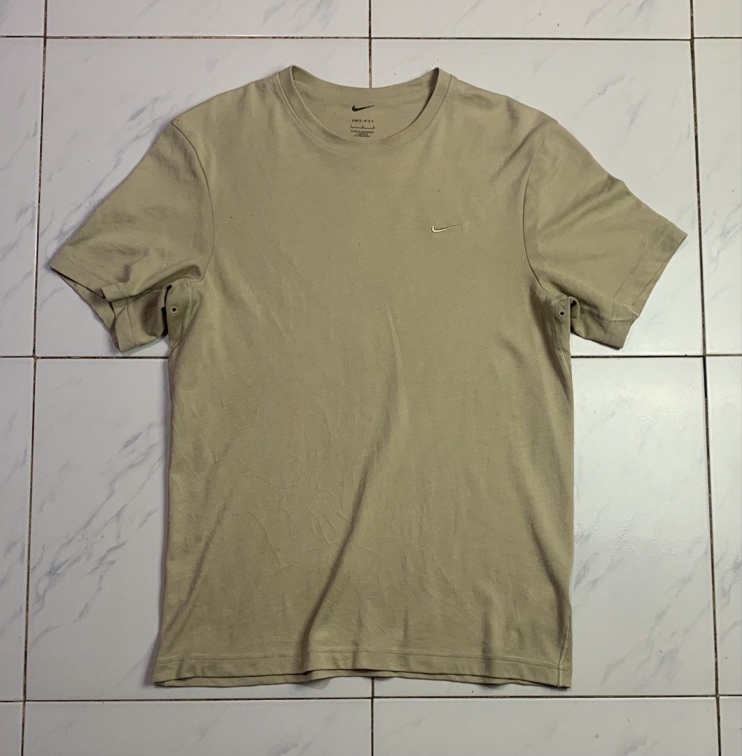 Nike side swoosh (Category: Tshirts & Polo Shirts ) located in Davao. Submitted by frnzy05 (Listing ID 1464827026, Image 1). Description: Brown side swoosh nike dry fit Size - Large on tag Width - 21 Length - 29 Issues - dot rust stains Color rate - 9.5/10 Condition - still very good 549 + sf.