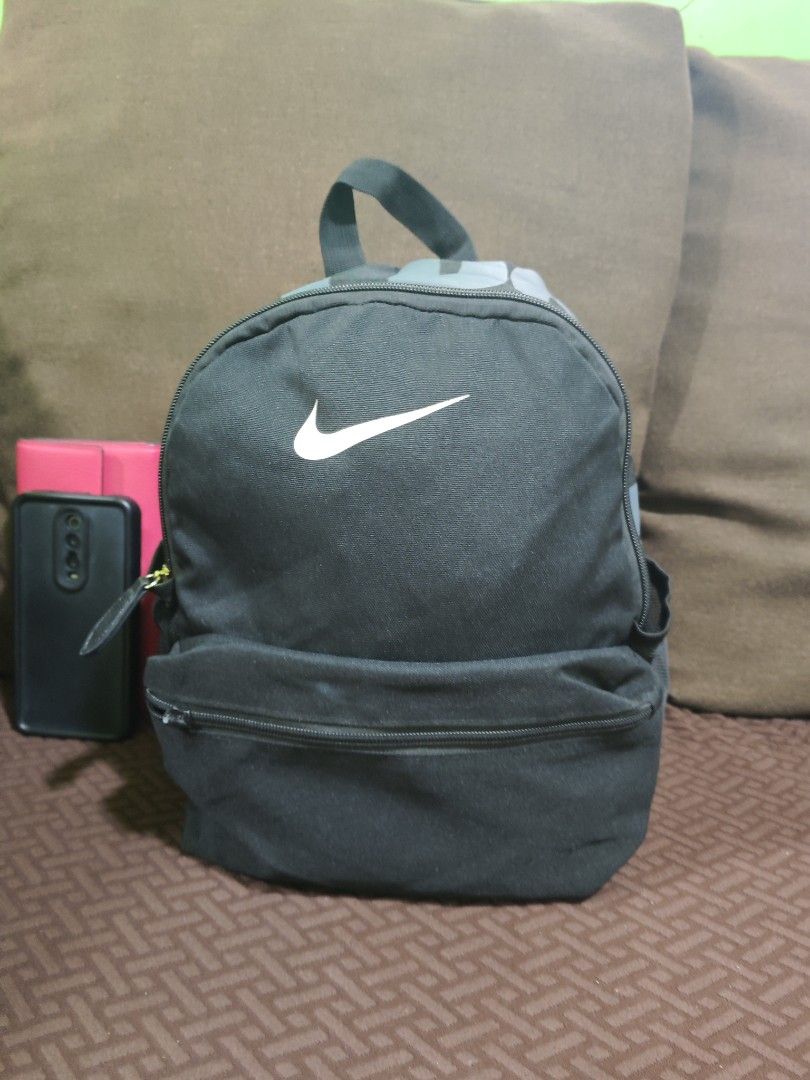 Nike small backpack (Category: Backpacks) located in Pili. Submitted by zaneombao03491 (Listing ID 1464891371, Image 1). Description: .
