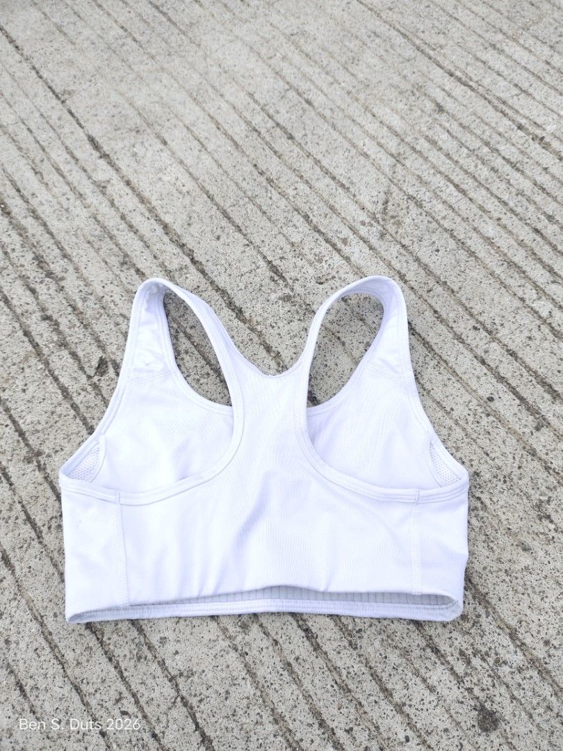 Nike Sports Bra (Category: Activewear) located in General Santos City (Dadiangas). Submitted by rob_in (Listing ID 1464843796, Image 2). Description: Size Small.