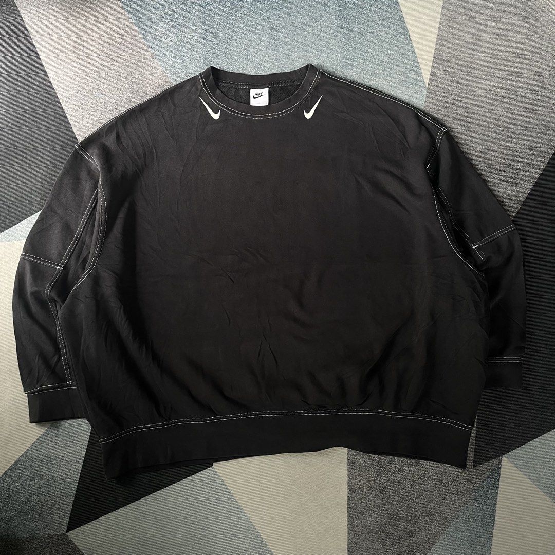 Nike Sportswear Long Sleeve (Category: Coats, Jackets and Outerwear) located in Paranaque City. Submitted by mackraven260159 (Listing ID 1464888180, Image 1). Description: 31 x 28 Boxy Fit Can Fit to XL.